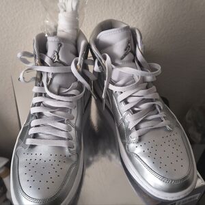 Stylish Silver Athletic Shoes for Men